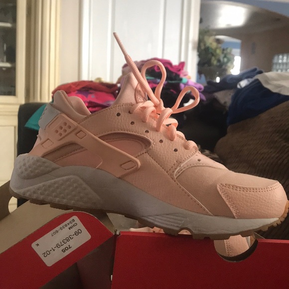 how to clean pink huaraches